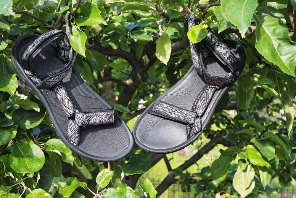 How Should Teva Sandals Fit? [How To Get A Perfect Size]