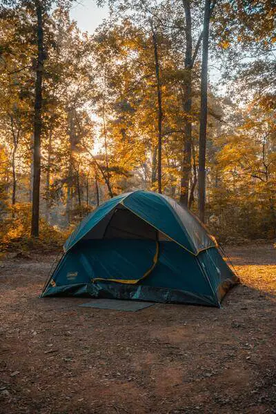 Reasons Why You Need To Put a Tarp under Your Tent 